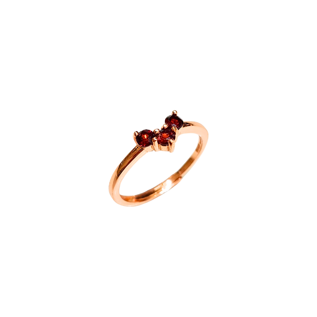 Lucky Clover garnet four-leaf clover ring