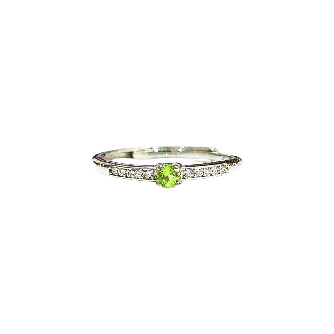 Lucky Clover peridot four-leaf clover ring