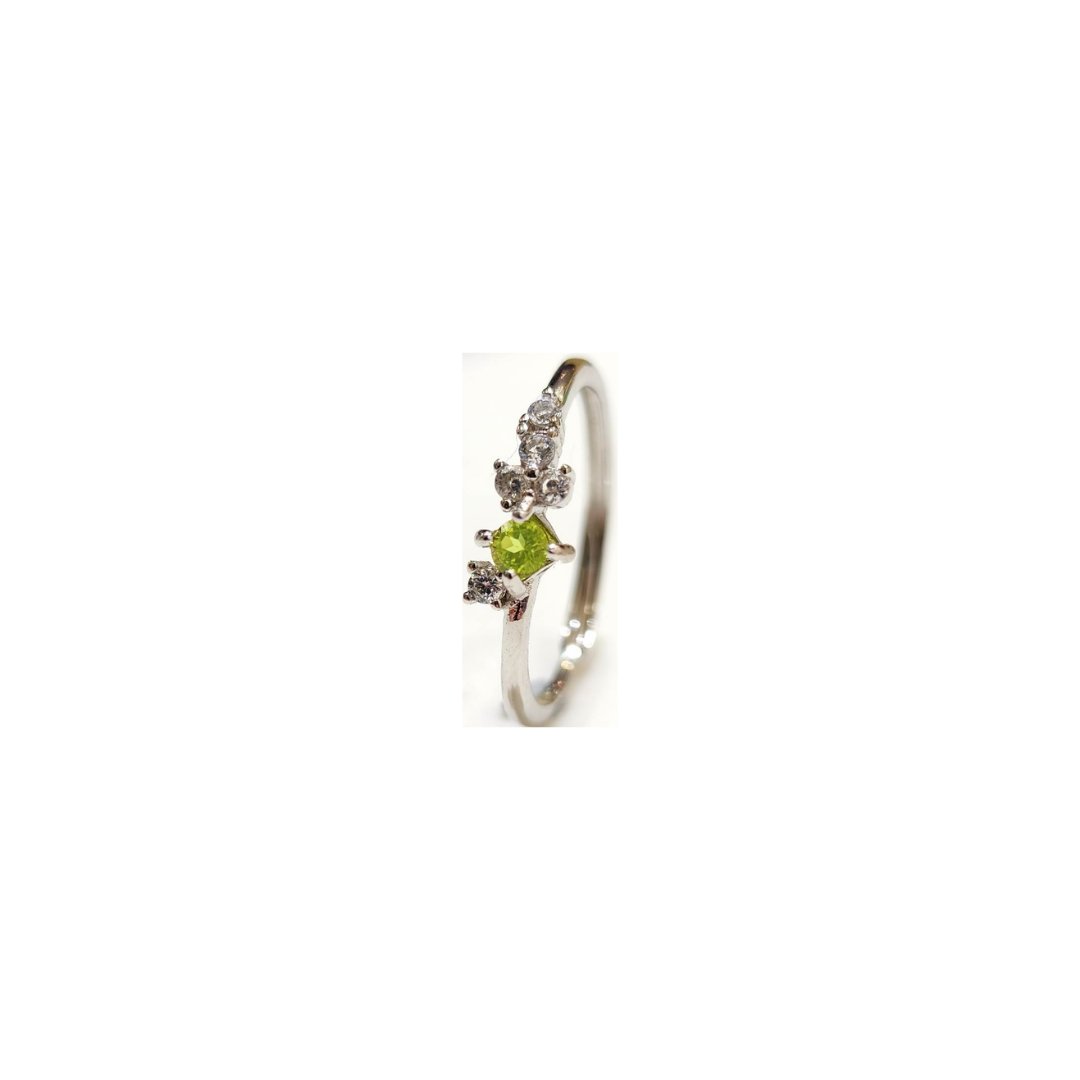 Lucky Clover peridot four-leaf clover ring