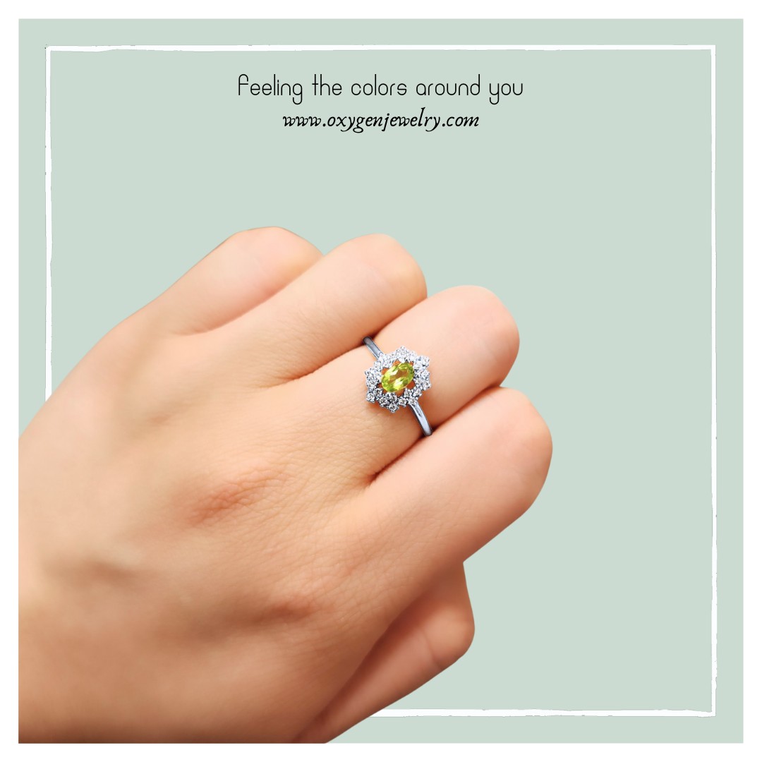 Lucky Clover peridot four-leaf clover ring